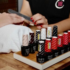Vernis semi-permanent mains + Manu ou Pédi Express